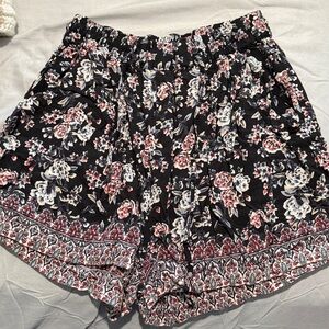 Floral Patterned Black Shorts